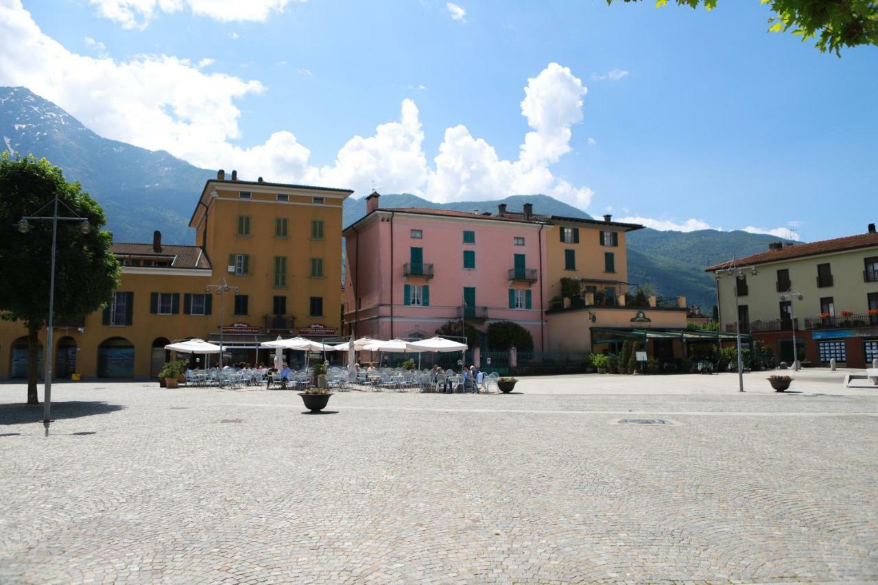 Casa "Giardino Sulla Baia" Lägenhet Colico Exteriör bild