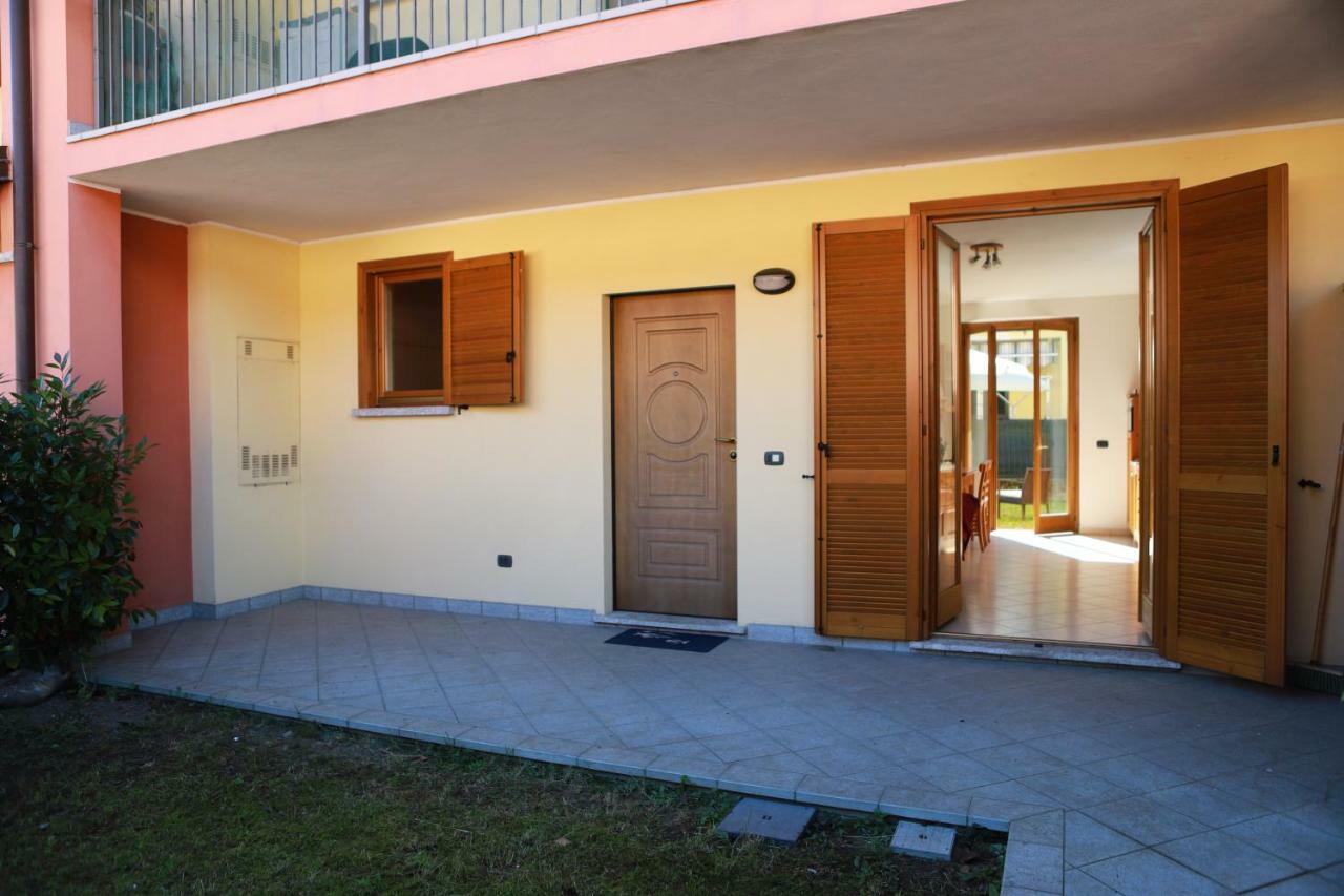 Casa "Giardino Sulla Baia" Lägenhet Colico Exteriör bild