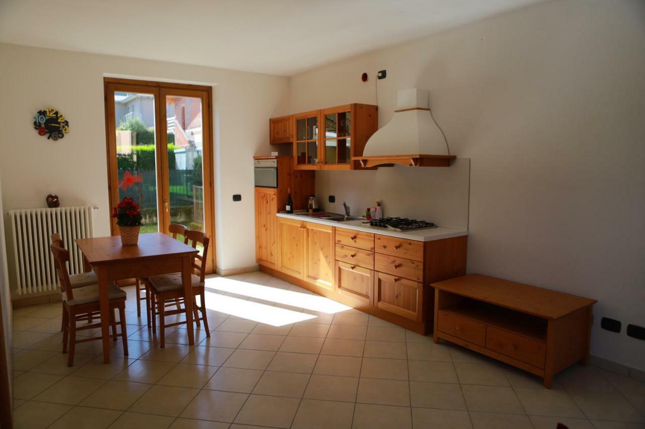 Casa "Giardino Sulla Baia" Lägenhet Colico Exteriör bild