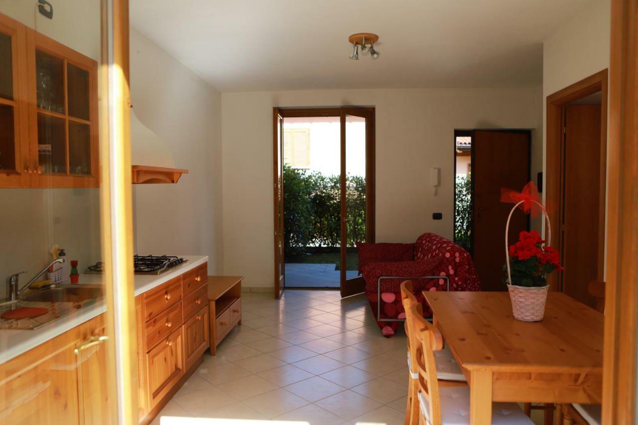 Casa "Giardino Sulla Baia" Lägenhet Colico Exteriör bild