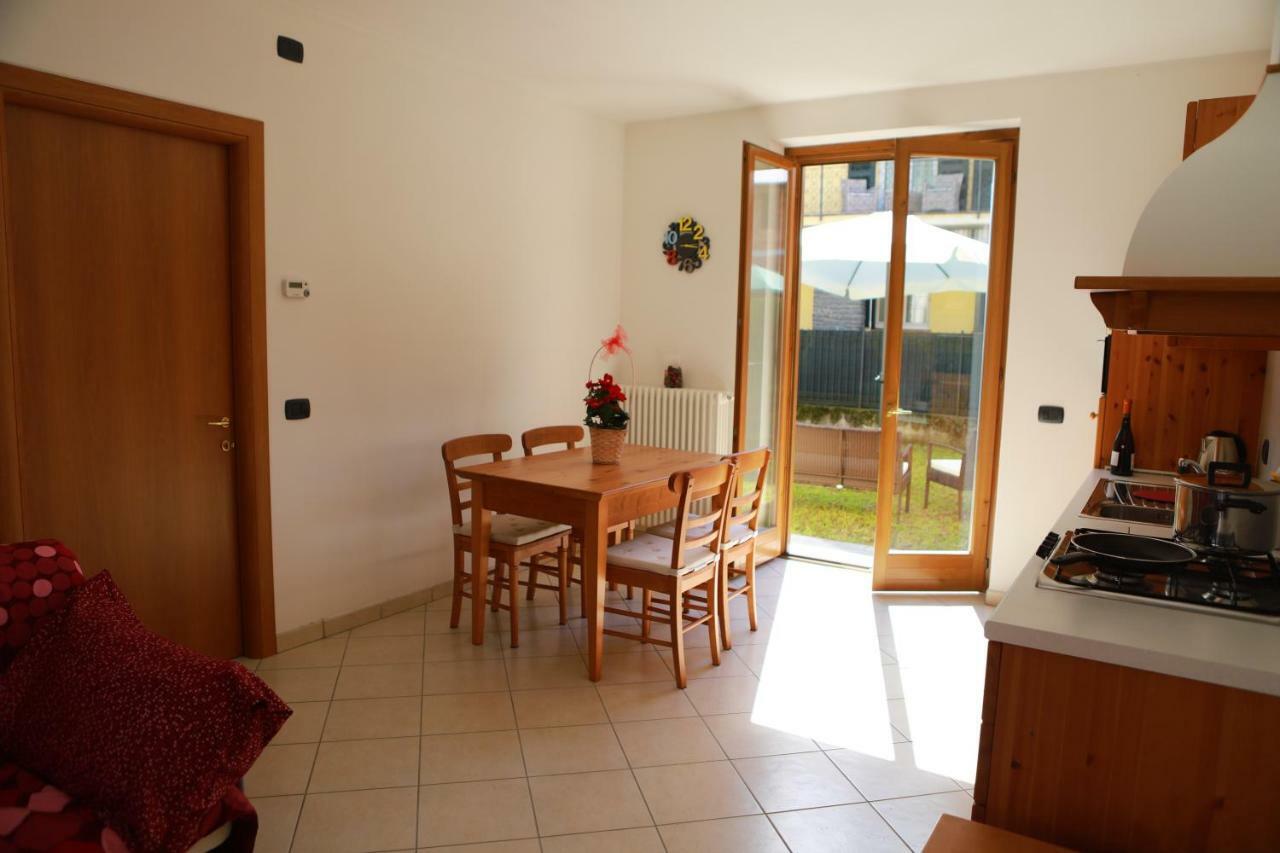 Casa "Giardino Sulla Baia" Lägenhet Colico Exteriör bild